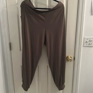 Lisa Rinna olive green joggers